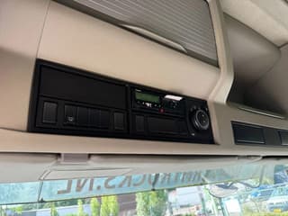 Volvo 8X4 PALFINGER PK53002 + FLY JIP AN REMOTE CONTROLE, LAST AXEL STEERING - Image 13