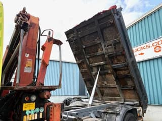 DAF -180ATI 4x4 FULL STEEL 3-WAY KIPPER AND PALFINGER CRANE (EURO 2 / MANUAL GEARBOX / FULL STEEL SUSPENSION / ETC.) - Image 11