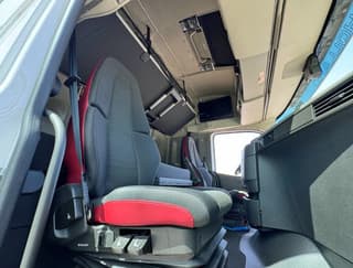 Volvo 500 6X2 GLOBETROTTER 2x TANKS ONLY 667.000 KM SUPER CONDITION NL TRUCK - Image 13