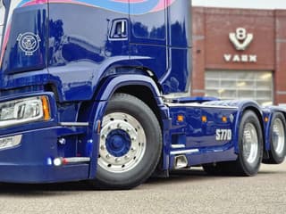 Scania 770S V8 NGS Highline 6x2 - Show truck - Special paint - Custom interior - Retarder - Full air - Night clima - Image 17