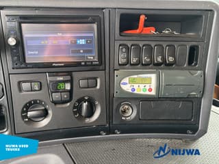 Scania 230 4X2 Meat Truck + Laadklep - Image 24