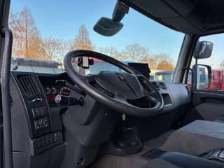 Renault D D320 SLEEPERCAB 4x2 LAMBERET / THERMOKING (EURO 6 / RETARDER / AUTOMATIC GEARBOX / AIRCONDITIONING) - Image 13