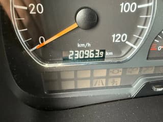 Mercedes-Benz 4x2 / Manual gearbox / Euro 5 / Only 230.963km - Image 12