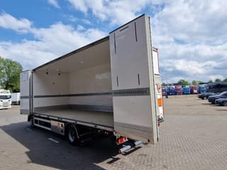 Renault 250 4x2 Box with side doors - Zepro loadlift - Euro 6 - Low KM - Sleepercab - Image 28