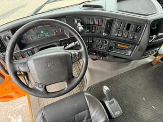 Volvo 500 8X2 - EURO 5 + LIFT/STEERING AXLE - Image 11