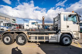 MAN 26.430-6x2-4 BL (New Tires) - Image 3