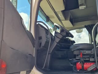 Volvo 13.500 6x2 - Retarder - Full air - 3.20 WB - Leather - Image 9