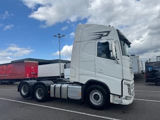 Volvo FH540 6X4 TANDEM LIFT ,RET,HYDR,HUB RED ,LOW KM - Thumbnail 1
