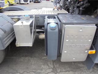 Volvo 6X2 ADR + HYDRAULICS NL TRUCK - Image 6