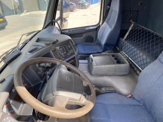 Volvo FM 6x4 / Hooklift and Tractor / Hub Reduction - Image 9
