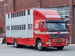 Volvo FM 250 4x- Livestock 2 deck - Lifting floors - Loadlift - Manual gearbox