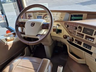 Volvo 13.540 Lowroof 6x2 - Show truck - Custom interior - Full air suspension - I parkcool - VEB+ - Image 12