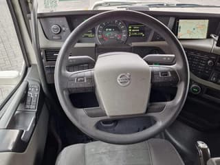 Volvo 13.540 Globetrotter 4x2 - Custom exterior - I parkcool - Navi - APK/TUV: 27-02-2026 - Image 11