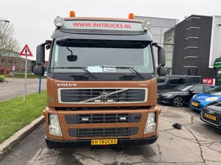Volvo 6X2 EURO 5 HIAB 211 EP5 + REMOTE CONTROL - Image 8