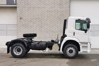 Volkswagen Tractor Head (4 units) - Image 6