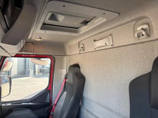 Renault WIDE 320 6x2/4 / Closed box /  Dhollandia - Image 9