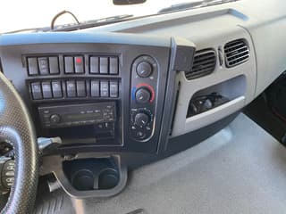 Renault Wide 320 6x2/4 / Closed box / Dhollandia - Image 9