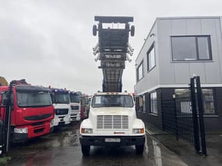 International 4x2 210HP + TEUPEN hyLIFT - Image 2
