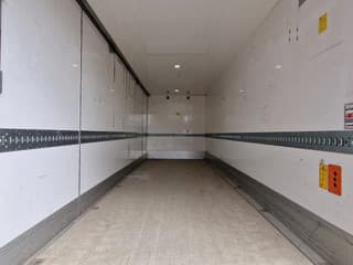 Renault 250 4x2 Box with side doors - Zepro loadlift - Euro 6 - Low KM - Sleepercab - Image 30