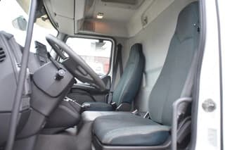 Volvo 4x2 + BOX - 312 TKM - AIRCO - DOUBLE CARGOFLOOR - ELEVATOR - REMOTE CONTROL - CAMERA - - Image 4