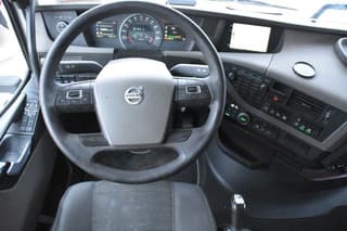 Volvo 460 Globe 4x2 - FULL AIR - 628 TKM - HYDRAULIC SYSTEM - PTO - NAVI - 2 x FUEL TANKS - - Image 6