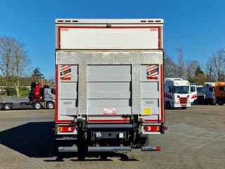 Volvo 4x2 Box truck, loading lift, 12T - Image 8