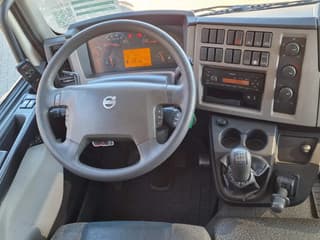 Volvo 4x2 Box truck, loading lift, 12T - Image 14
