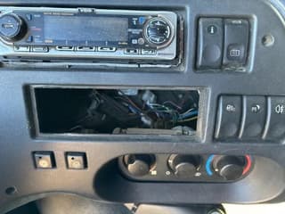 DAF XF SPACECAB (EURO 2 / ZF16 MANUAL GEARBOX / D.E.B. ENGINE BRAKE / AIRCONDITIONING) - Image 9