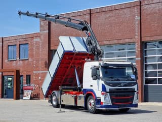 Volvo 144 FM 330 4x2 Tipper - HIAB E-5 Crane Grua Kran with Remote - Sleeper cab - Full air