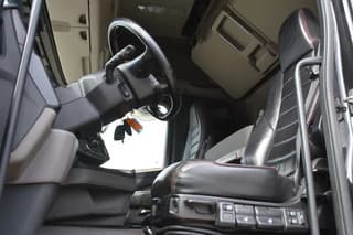 Scania R520 V8 NGS 6x2/4 - 701 TKM - NAVI - LEATHER SEATS - ALCOA'S - LED LIGHTS - TOP CONDITION - - Image 4
