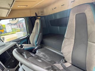 Volvo 4X2 - DIESEL & LNG GAS - Image 12