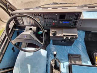 Scania 420 V8 - Old timer - Clean chassis/cab/interior - Dutch registration - Image 24