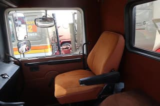 Volvo F10 4x2 - 1979 - Container Oldtimer - Image 12
