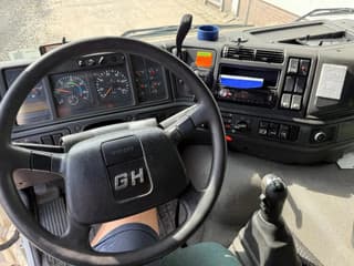 Volvo 4X2 - EURO 2 + MANUAL GEARBOX - Image 9