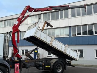 Renault Kerax 260 2006 - 4X2 + HMF 953 K2 CRANE + TIPPER MARREL - EURO 3 - MANUAL - FULL STEEL SUSP. afbeelding 2