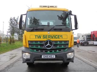 Mercedes-Benz 4X2 - Image 2