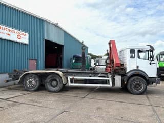 Mercedes-Benz 6x2 HOOK-ARM SYSTEM WITH HMF CRANE (V6 ENGINE / ZF MANUAL GEARBOX / REDUCTION AXLE / STEEL SUSPENSION / P.T.O.) - Image 4