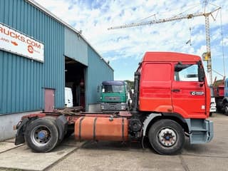 Renault 4x2 TRACTOR (MECHANICAL PUMP & INJECTORS / ZF MANUAL GEARBOX / REDUCTIONS AXLE) - Image 4