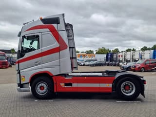 Volvo 13.460 Globetrotter 4x2 - PTO/Hydraulic - 2x tank - Fridge - Full spoiler - Image 4