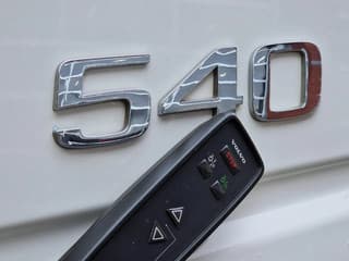 Volvo 13.540 Globetrotter 4x2 - Custom exterior - I parkcool - Navi - APK/TUV: 27-02-2026 - Image 23