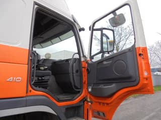 Volvo 6X2 ADR + HYDRAULICS NL TRUCK - Image 12
