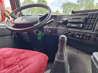 Volvo 250 4x- Livestock 2 deck - Lifting floors - Loadlift - Manual gearbox - Image 28