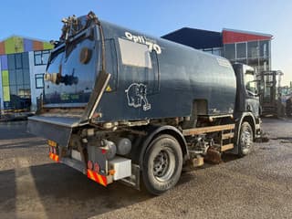 Scania P 2000 - P94-220 4X2 SWEEPER / VEEGMACHINE afbeelding 4