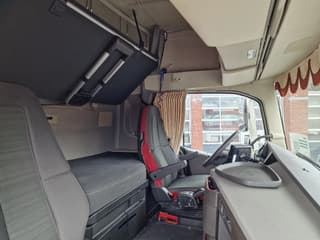 Volvo 13.540 Globetrotter 4x2 - Custom exterior - I parkcool - Navi - APK/TUV: 27-02-2026 - Image 21