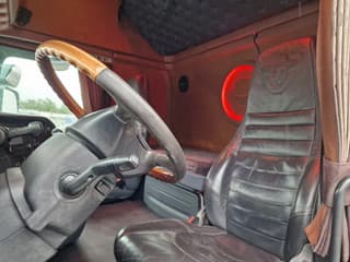 Scania R620 Topline 8x4 - Retarder - Full air - Custom interior - Show truck - HUB reduction - Image 8