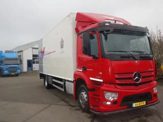 Mercedes-Benz 2027 - Image 2