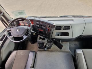 Renault 250 4x2 Box with side doors - Zepro loadlift - Euro 6 - Low KM - Sleepercab - Image 16