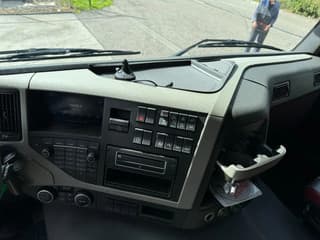 Volvo 8X4 PALFINGER PK53002 + FLY JIP AN REMOTE CONTROLE, LAST AXEL STEERING - Image 11