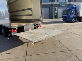 Renault WIDE 320 6x2/4 / Closed box /  Dhollandia - Image 17