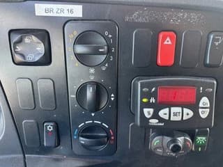 Mercedes-Benz 816 L 4x2 ORIGINAL DUTCH COOLER TRUCK WITH CARRIER XARIOS 600D/E (MANUAL GEARBOX / AIRCONDITIONING / 2.000 KG. TAILLIFT) - Image 11